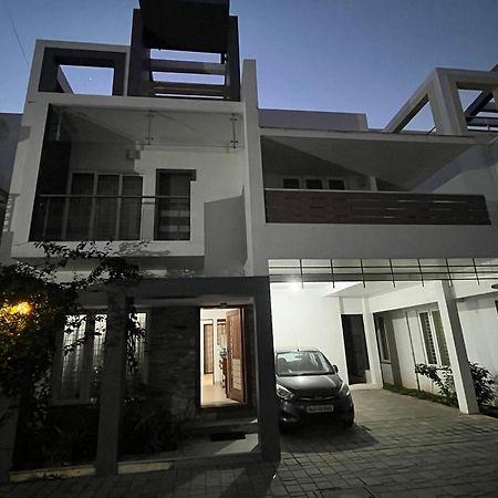 Avuraa Hospitality India Hotel Chennai Exterior photo